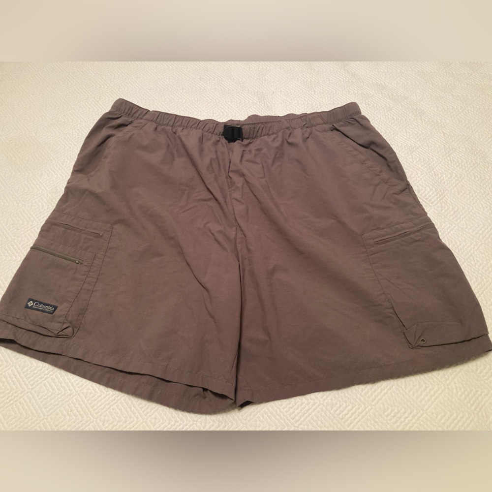 Men’s COLUMBIA shorts, XXL, brown.